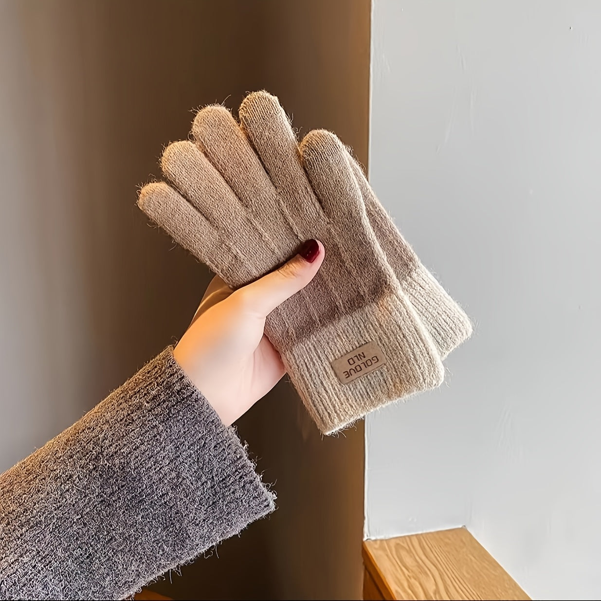 Touchscreen-Compatible Winter Gloves